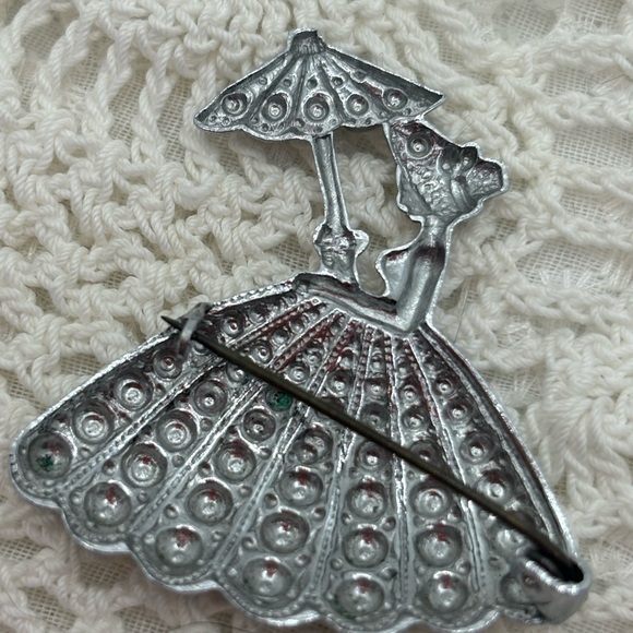 Vintage Staybrite Crinoline Lady Brooch - Picture 4 of 5